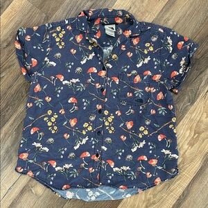 The North Face Womens floral/mushroom button up Size L Blue